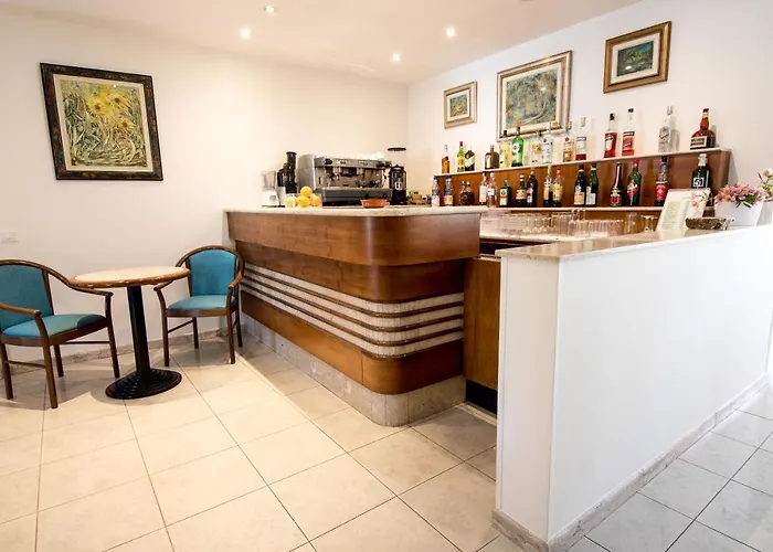 Отель Splendid Диано-Марина