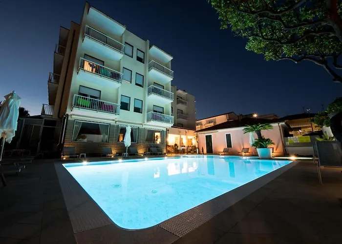 Splendid 3* Диано-Марина