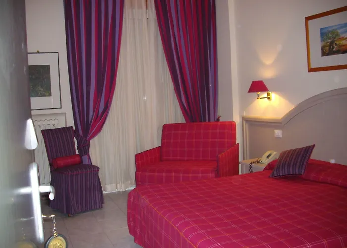 Отель Splendid Диано-Марина